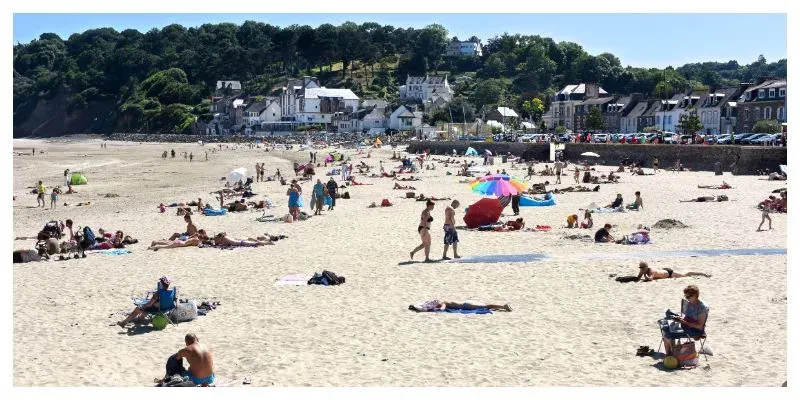 Strand von Binic im Sommer